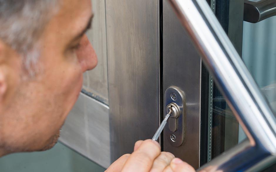 changer serrure porte de garage Fontenay-Trésigny